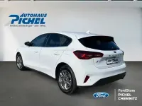 Käytetty Ford Focus Titanium 125 HP (91 kW) 2023 Valkoinen Sedan