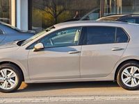 Gebraucht VW Golf VIII Life 116 PS (85 kW) 2024 Grau Limousine