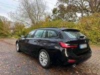 Gebraucht BMW 320 Advantage 204 PS (150 kW) 2021 Schwarz Kombi