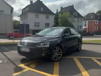 Gebraucht VW Jetta 105 PS (77 kW) 2012 Schwarz Limousine