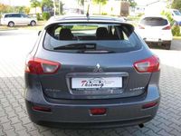 Gebraucht Mitsubishi Lancer Invite 143 PS (105 kW) 2011 Effektgrau Limousine