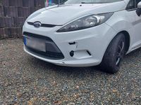 Gebraucht Ford Fiesta 82 PS (60 kW) 2009 Weiß Kleinwagen