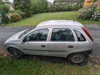 Używany Opel Corsa 75 KM (55 kW) 2002 Srebrny Hatchback