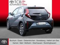 Neu Toyota Aygo X 72 PS (52 kW) 2026 Grau SUV