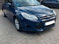Usado Ford Focus Trend 116 HP (85 kW) 2014 Azul Sedan