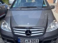 Gebraucht Mercedes A180 116 PS (85 kW) 2011 Grau Limousine