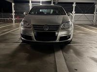 Gebraucht VW Jetta Freestyle 105 PS (77 kW) 2010 Silber Limousine