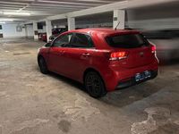 Gebraucht Kia Rio 84 PS (61 kW) 2018 Rot Limousine