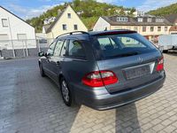 Gebraucht Mercedes E200 Classic 136 PS (100 kW) 2009 Grau Kombi