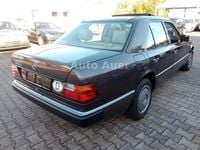 Gebraucht Mercedes 200 75 PS (55 kW) 1992 Grau Limousine