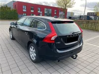 Gebraucht Volvo V60 Momentum 163 PS (119 kW) 2011 Schwarz Kombi