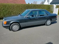 Gebraucht Mercedes E230 132 PS (97 kW) 1991 Schwarz Limousine