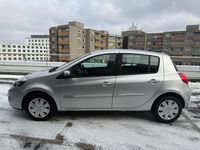 Second-hand Renault Clio II 75 CP (55 kW) 2010 Argintiu Hatchback