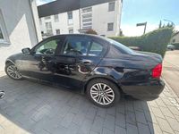 Usado BMW 316 116 HP (85 kW) 2011 Preto Sedan