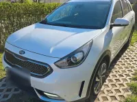 Gebraucht Kia Niro Spirit 141 PS (103 kW) 2017 Weiß SUV