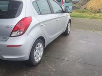 Gebraucht Hyundai i20 75 PS (55 kW) 2014 Silber Limousine