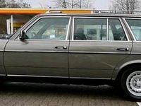 Gebraucht Mercedes E230 136 PS (100 kW) 1979 Grau Kombi