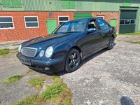 Second-hand Mercedes E220 143 CP (105 kW) 2001 Albastru Berlinǎ