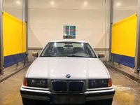 Gebraucht BMW 318 116 PS (85 kW) 1998 Silber Limousine