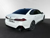 Gebraucht BMW 540 M Sport 303 PS (222 kW) 2025 Alpinweiss Limousine