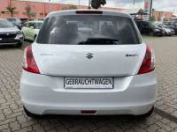 Gebraucht Suzuki Swift X-TRA 94 PS (69 kW) 2016 Pearl cool white metallic Kleinwagen