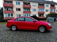 Gebraucht VW Jetta 105 PS (77 kW) 2016 Rot Limousine