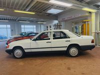 Gebraucht Mercedes 200 105 PS (77 kW) 1988 Weiß Limousine