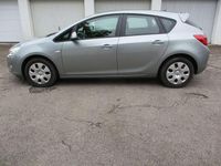 Gebraucht Opel Astra 116 PS (85 kW) 2012 Silbersee/perl silber (m2) Kleinwagen