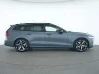 Gebraucht Volvo V60 Plus 250 PS (183 kW) 2022 Thunder grey Kombi