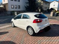 Gebraucht Kia Rio 100 PS (73 kW) 2013 Weiß Kleinwagen