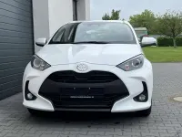 Neu Toyota Yaris Hybrid Active 116 PS (85 kW) 2026 Metallic gegen aufpreis Limousine