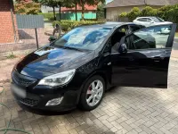 Gebraucht Opel Astra 140 PS (102 kW) 2011 Schwarz Kleinwagen