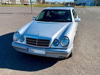 Gebraucht Mercedes E240 Elegance 170 PS (125 kW) 1999 Silber Limousine