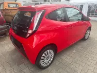 Gebraucht Toyota Aygo X-play 69 PS (50 kW) 2015 Rot Kleinwagen