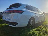 Gebraucht VW Passat Business 150 PS (110 kW) 2024 Pure white Kombi