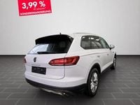 Gebraucht VW Touareg Basis 231 PS (169 kW) 2023 Oryxweiß perlmutteffekt (metallic) SUV