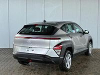Neu Hyundai Kona Comfort 101 PS (74 kW) 2025 Shimmering silver SUV