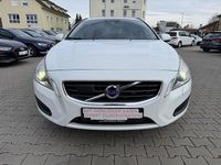Gebraucht Volvo V60 Momentum 203 PS (149 kW) 2011 Whitesolid Kombi