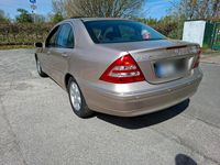 Gebraucht Mercedes C200 163 PS (119 kW) 2001 Gold Limousine