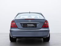 Second-hand Mercedes E500 306 CP (225 kW) 2004 Albastru Berlinǎ