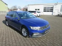 Gebraucht VW Passat R-line 150 PS (110 kW) 2022 Lapiz blue metallic Kombi