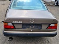 Gebraucht Mercedes 230 132 PS (97 kW) 1989 Beige Coupé