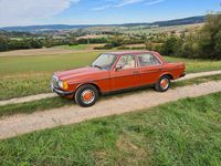 Gebraucht Mercedes 200 109 PS (80 kW) 1983 Rot Limousine