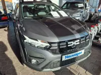 Neu Dacia Sandero Stepway 91 PS (66 kW) 2025 Grau Limousine