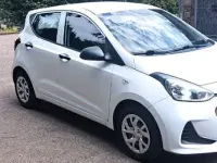 Gebraucht Hyundai i10 Pure 67 PS (49 kW) 2019 Weiß Kleinwagen