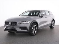 Gebraucht Volvo V60 CC Plus 197 PS (144 kW) 2024 Grau vapour grey / metallic Kombi