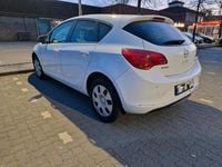 Gebraucht Opel Astra Edition 110 PS (80 kW) 2012 Weiß Kleinwagen