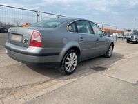 Gebraucht VW Passat 131 PS (96 kW) 2003 Grau Limousine