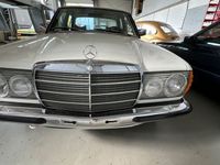 Gebraucht Mercedes 230 109 PS (80 kW) 1977 Weiß Limousine