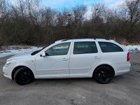 Gebraucht Skoda Octavia 105 PS (77 kW) 2012 Weiß Kombi